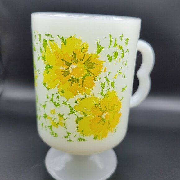 Correlle Cup Mug Set of 2 Yellow Floral Milk Glass Flowers Footed Finger Handle - Picture 5 of 10